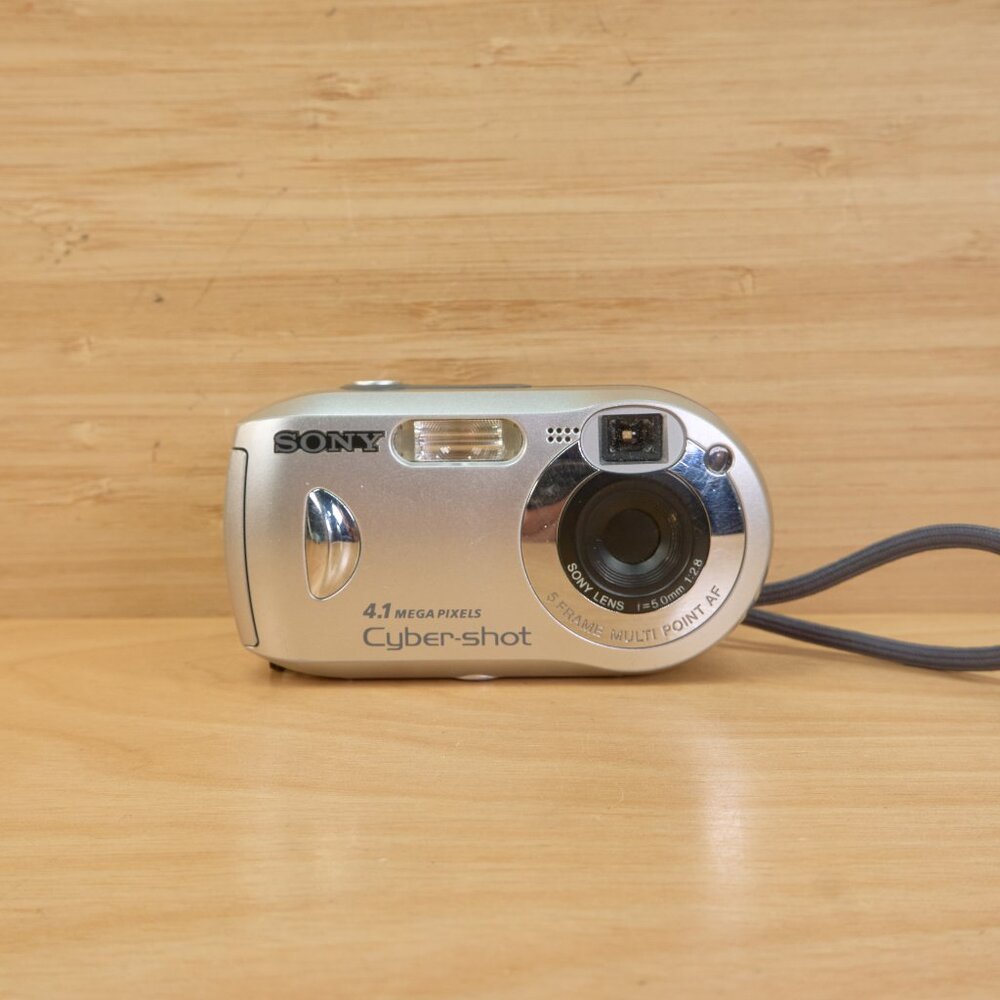 Sony Cyber-Shot DSC-P43 4.1MP Digital Camera / Compact Point and Shoot / Tested